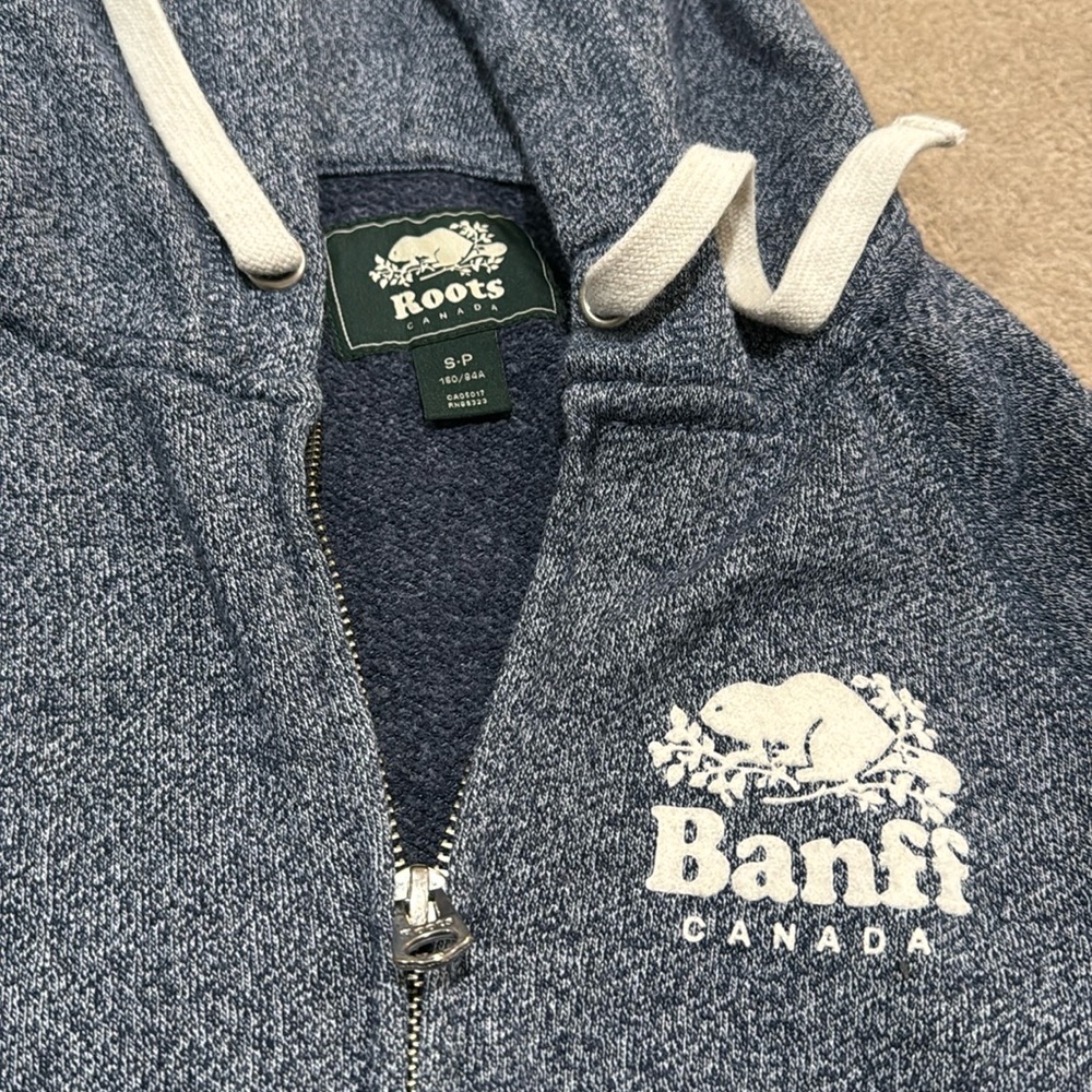 Roots Woman's XS zip up hoodie